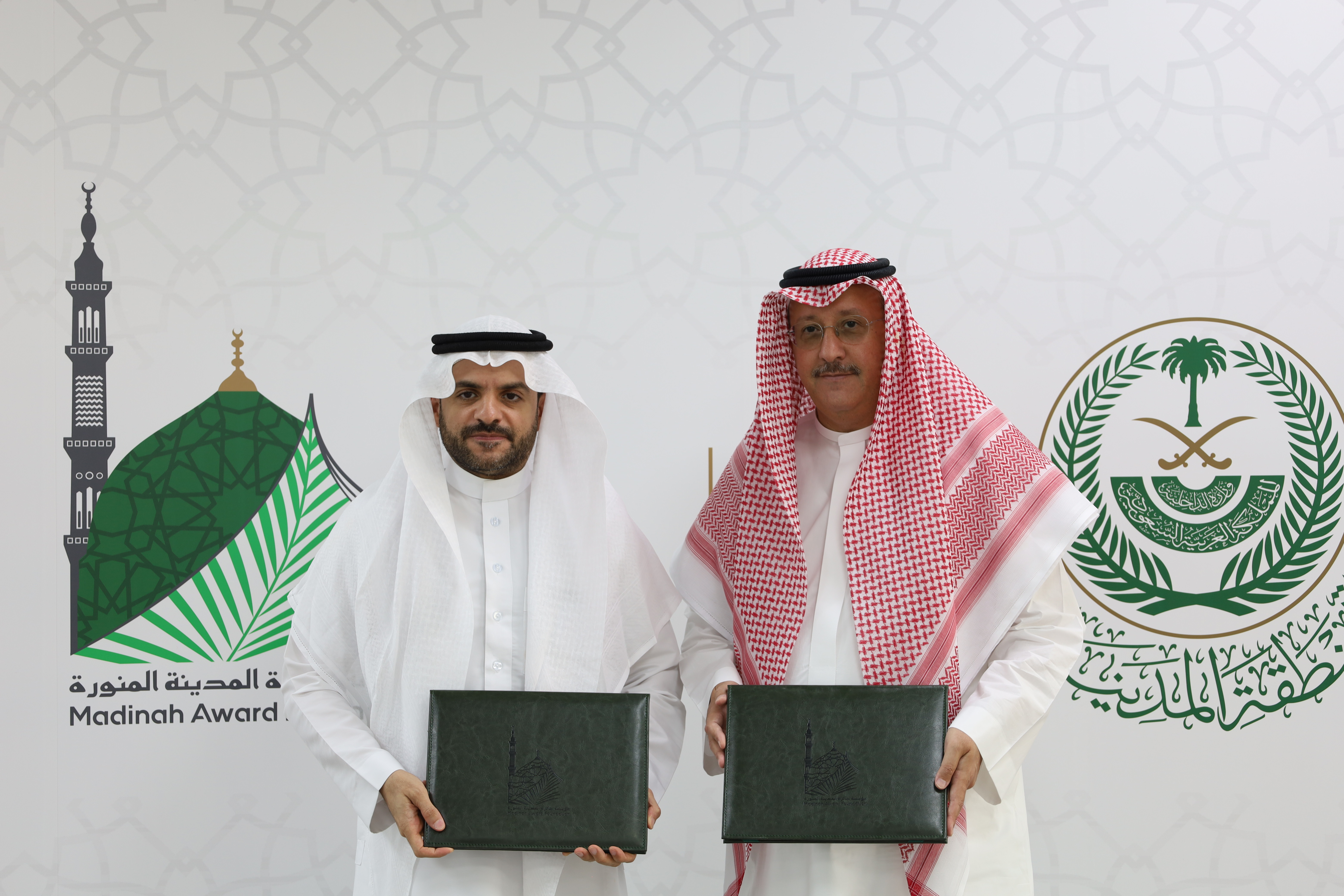 مؤسسة جائزة المدينة المنورة وغرفة المدينة المنورة توقّعان اتفاقية تعاون لتعزيز التميز والابتكار ودعم التنمية بالمنطقة